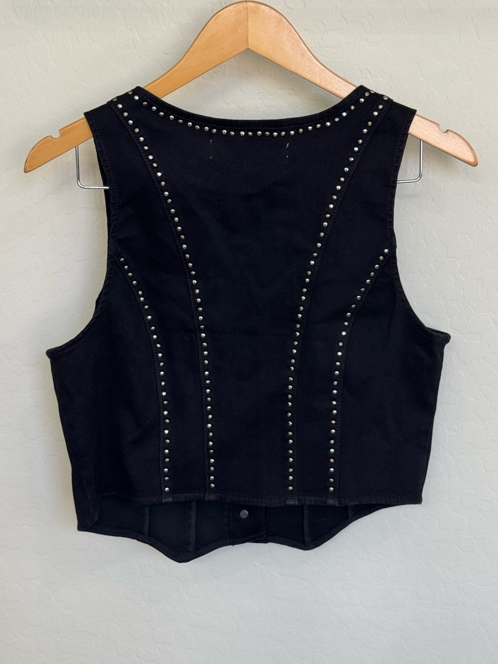 Idyllwind by Miranda Lambert Black Studded Crop Vest Size L (NWT) - Picture 3 of 6